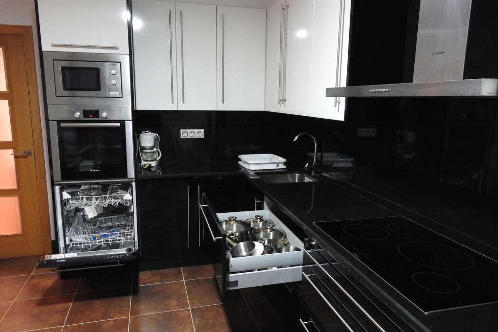 Apartamento De 4 Dormitorios En Camariñas Esterno foto